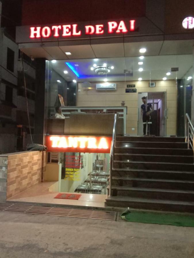 Adb Rooms Hotel De Pal Varanasi Esterno foto