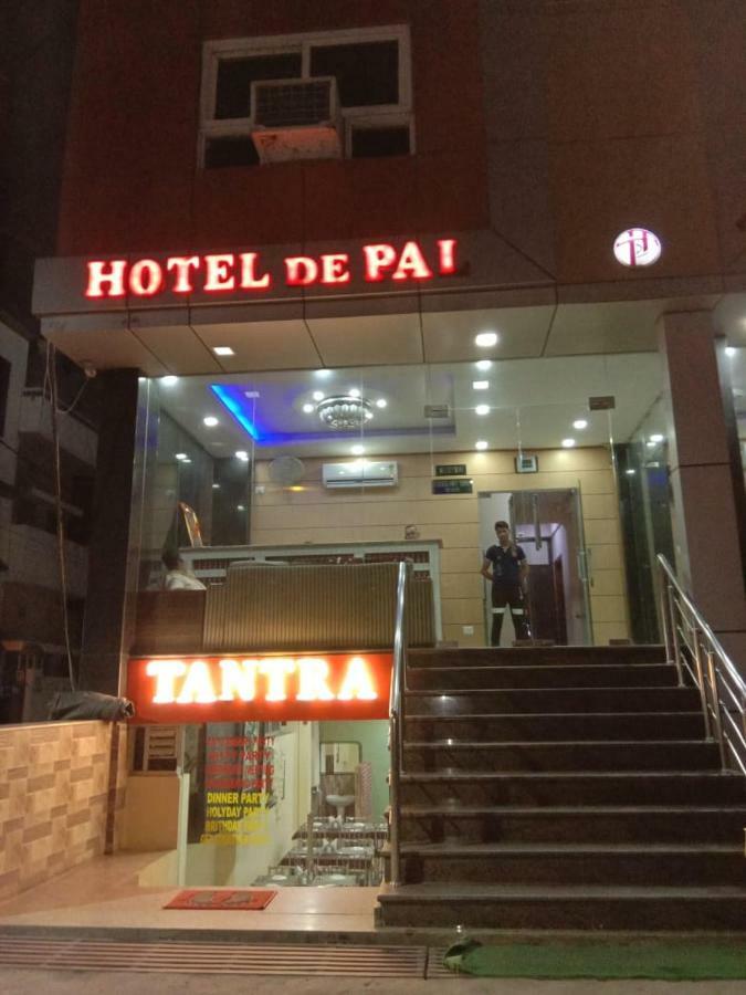 Adb Rooms Hotel De Pal Varanasi Esterno foto
