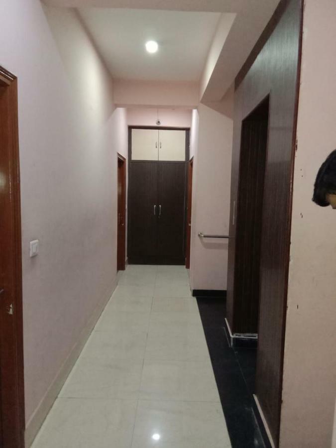 Adb Rooms Hotel De Pal Varanasi Esterno foto